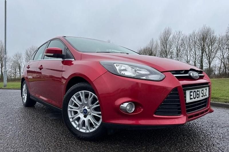 Usado Ford Focus Titanium 125 HP (91 kW) 2011 Vermelho Citadino