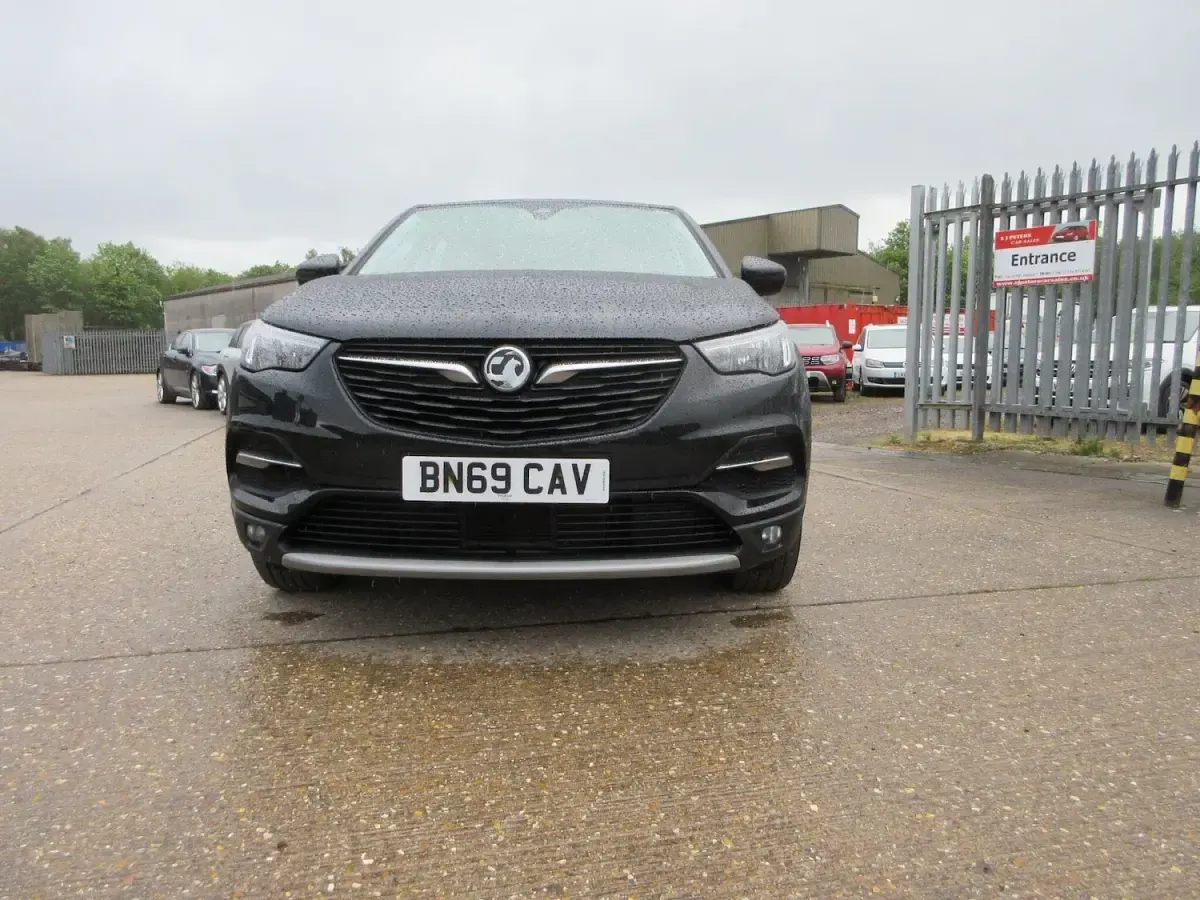Used Vauxhall Grandland X Sport 130 HP (95 kW) 2019 Black SUV