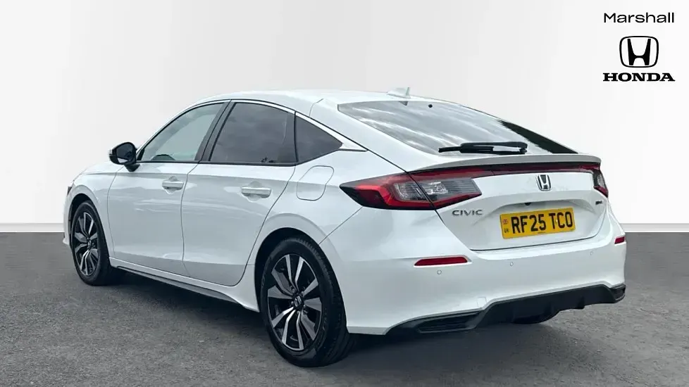 Używany Honda Civic Elegance 143 KM (105 kW) 2025 Biały Hatchback
