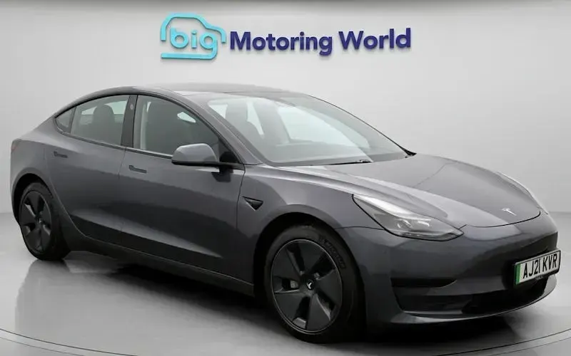 Used Tesla Model 3 Standard Range Plus 222 kW (302 HP) 2021 Sedan