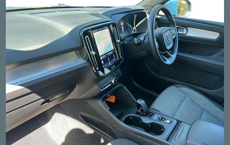 Used Volvo XC40 Core 163 HP (119 kW) 2025 Blue SUV