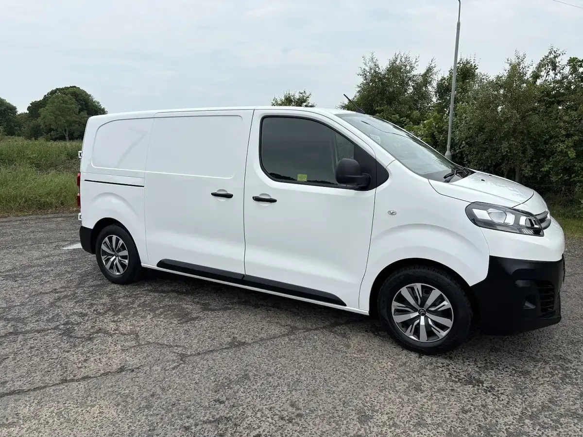 Used Citroën Dispatch 100 HP (73 kW) 2019 White MPV