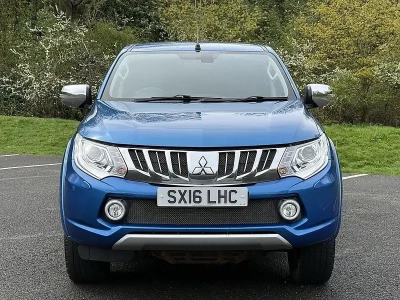 Used Mitsubishi L200 2016 Blue Pickup