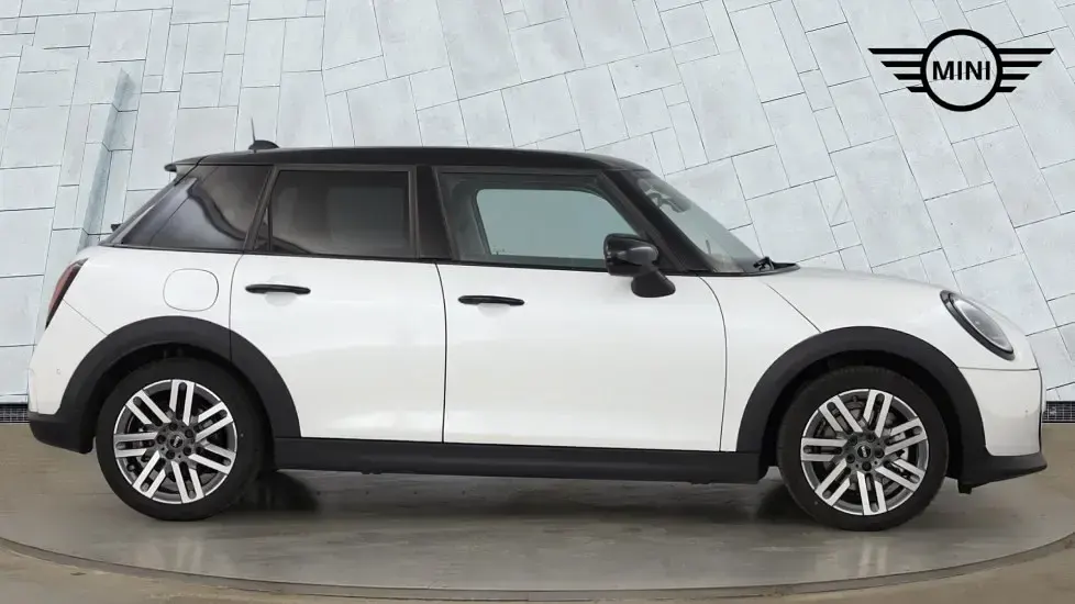 Used Mini Cooper Hatch 113 kW (154 HP) 2026 White Hatchback
