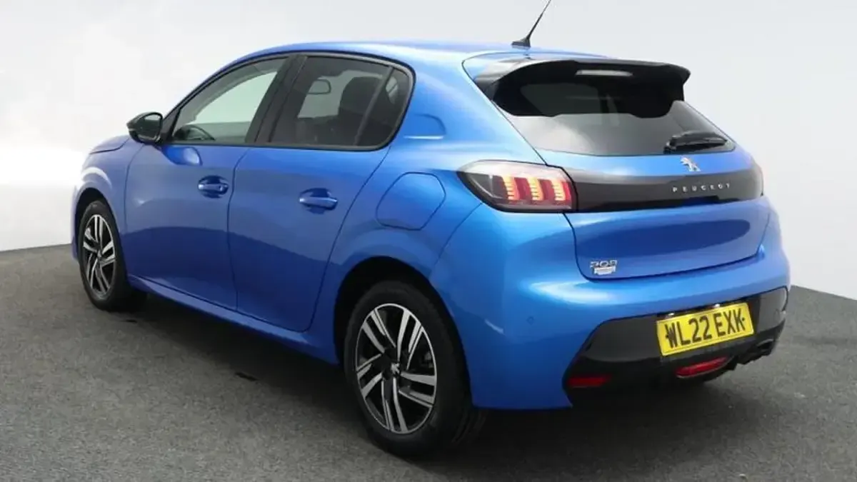 Used Peugeot 208 Allure Premium 129 HP (94 kW) 2022 Blue Hatchback