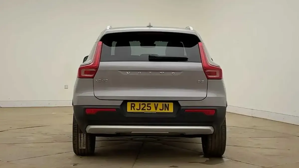 Used Volvo XC40 Core 161 HP (118 kW) 2026 SUV