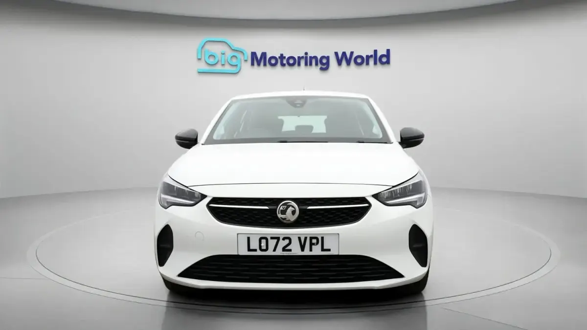 Second-hand Vauxhall Corsa Design Edition 75 CP (55 kW) 2022 Alb Hatchback
