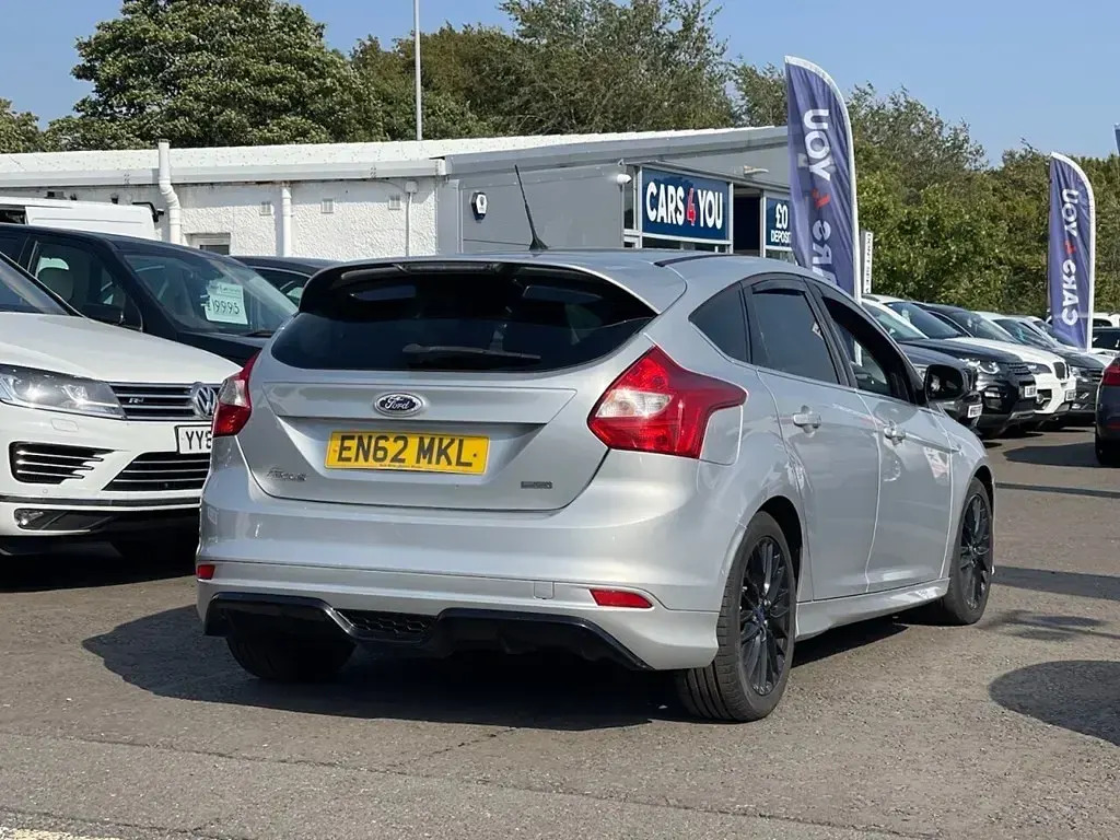 Used Ford Focus Zetec 116 HP (85 kW) 2013 Silver Hatchback