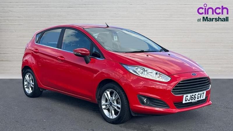 Used Ford Fiesta Zetec 82 HP (60 kW) 2016 Red