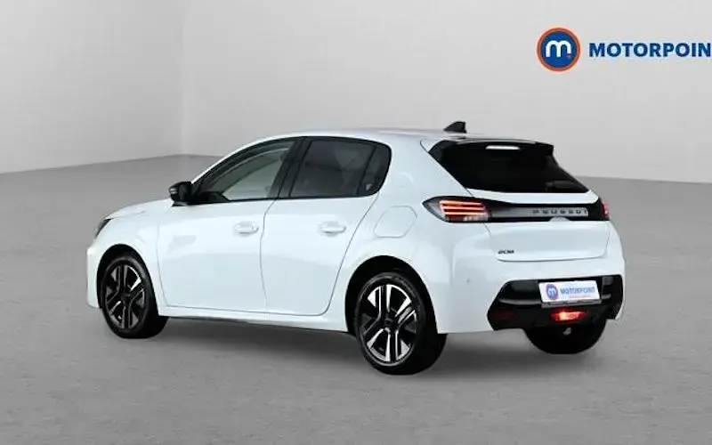 Used Peugeot 208 Allure 101 HP (74 kW) 2025 White Hatchback
