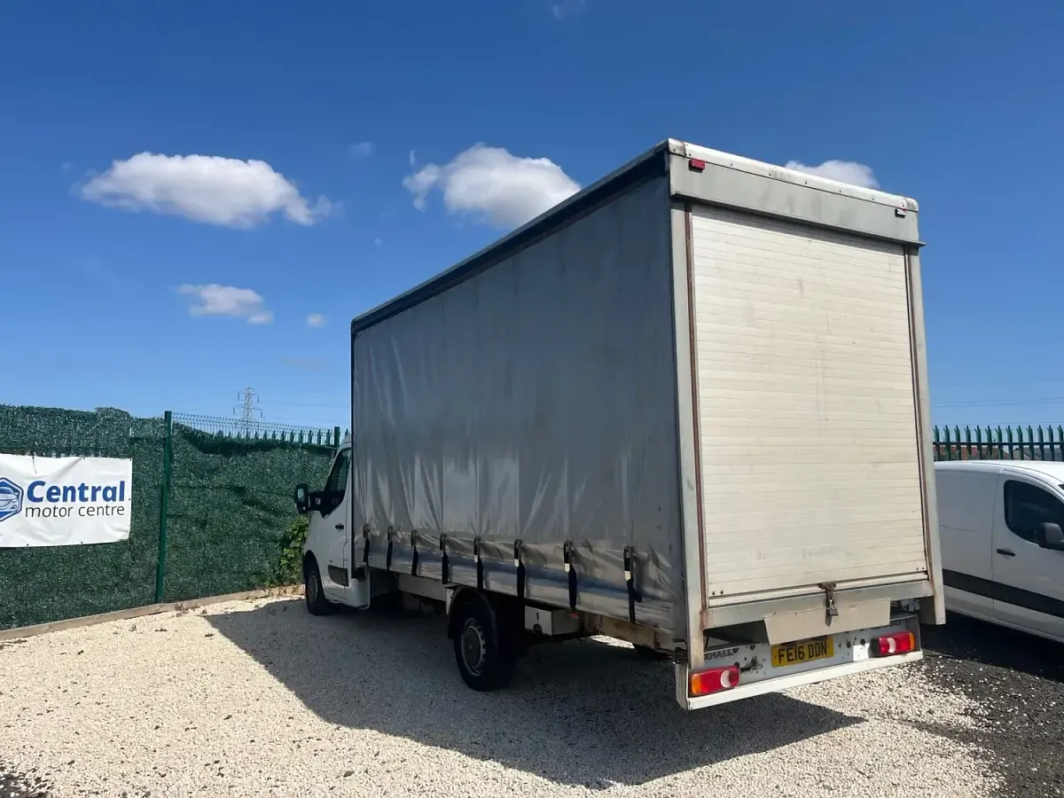 Used Vauxhall Movano 136 HP (100 kW) 2016 White MPV