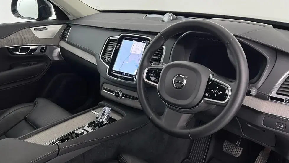 Used Volvo XC90 Ultra 250 HP (183 kW) 2024 Black SUV