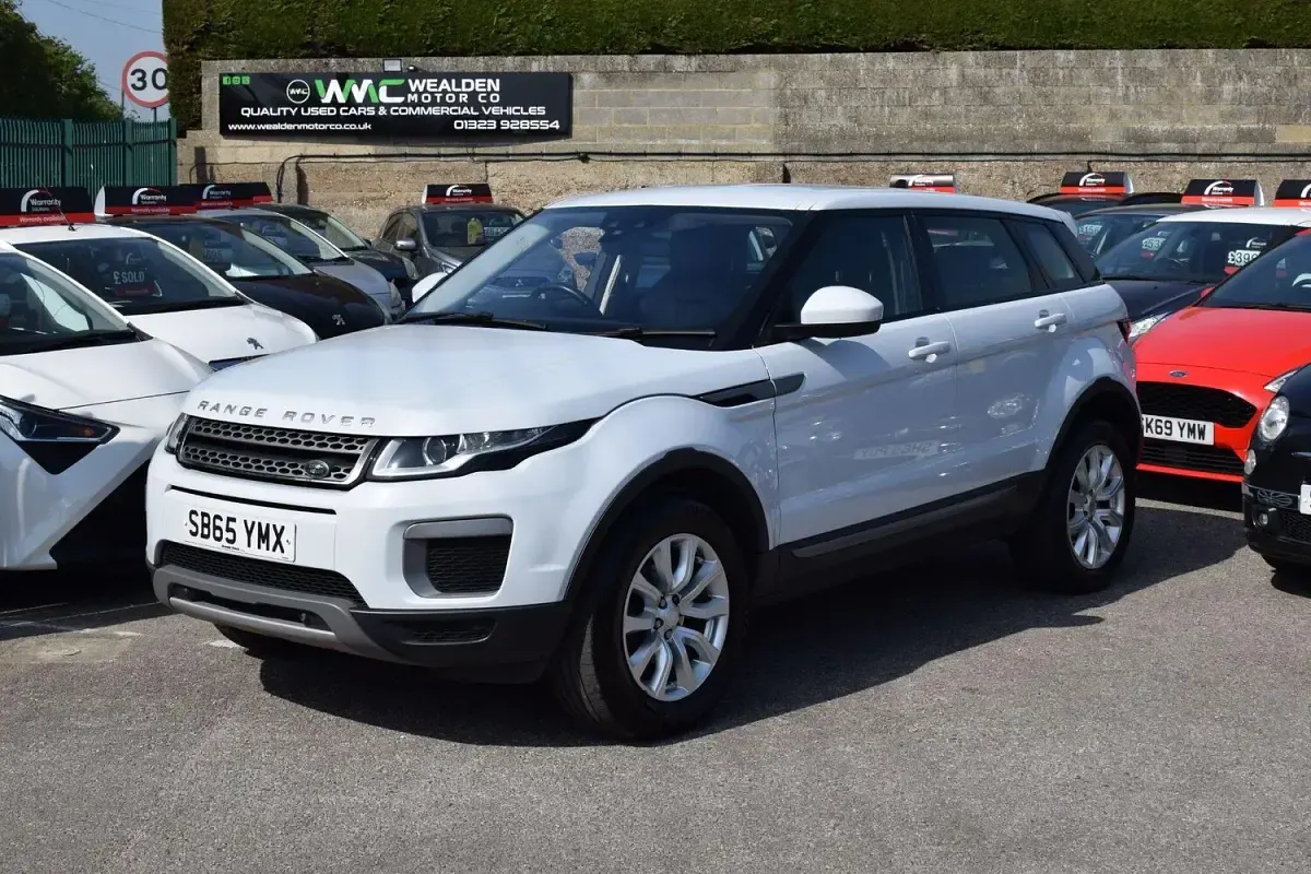 Used Land Rover Range Rover evoque SE 2015 White Estate