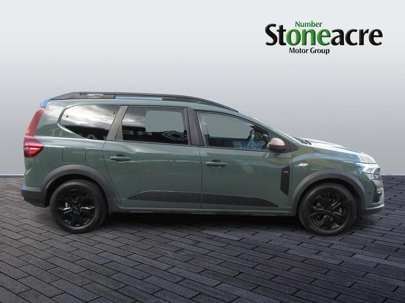 Used Dacia Jogger Extreme 140 HP (102 kW) 2024 Green MPV
