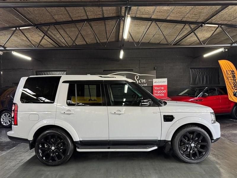 Used Land Rover Discovery 4 Landmark 256 HP (188 kW) 2016 White SUV