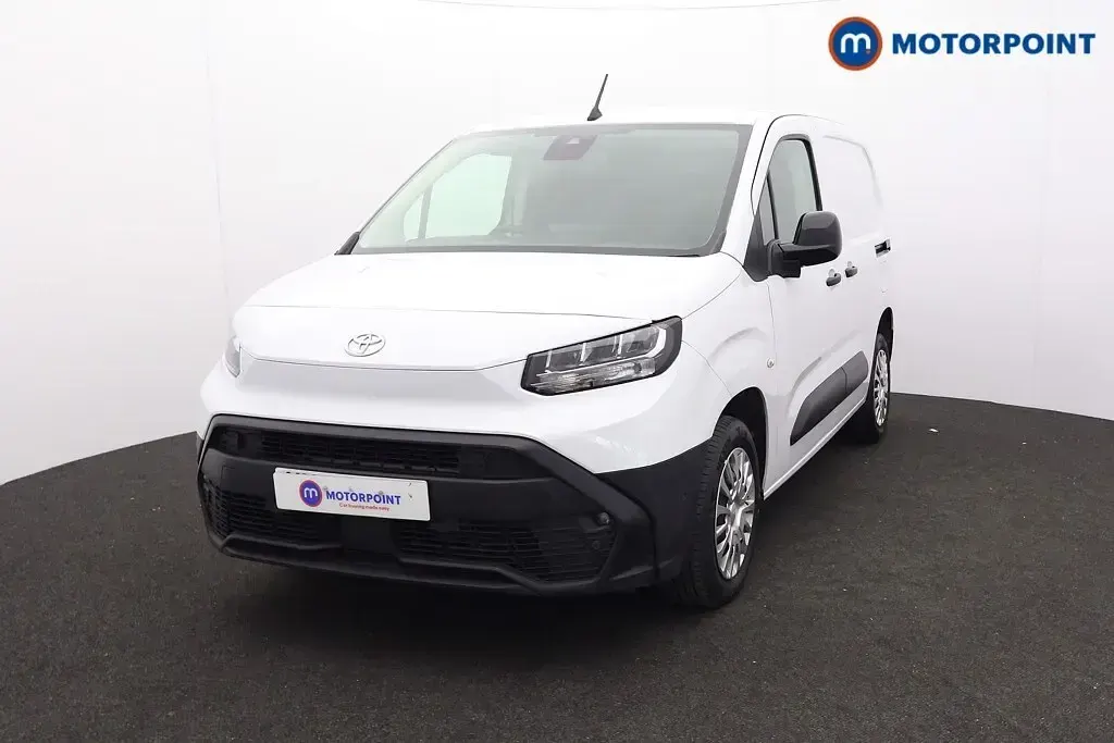 Used Toyota Proace 120 HP (88 kW) 2025 White MPV
