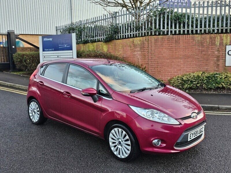 Red Used 2009 Ford Fiesta Titanium Hatchback | £1,695 (Good price) - Image 1/4