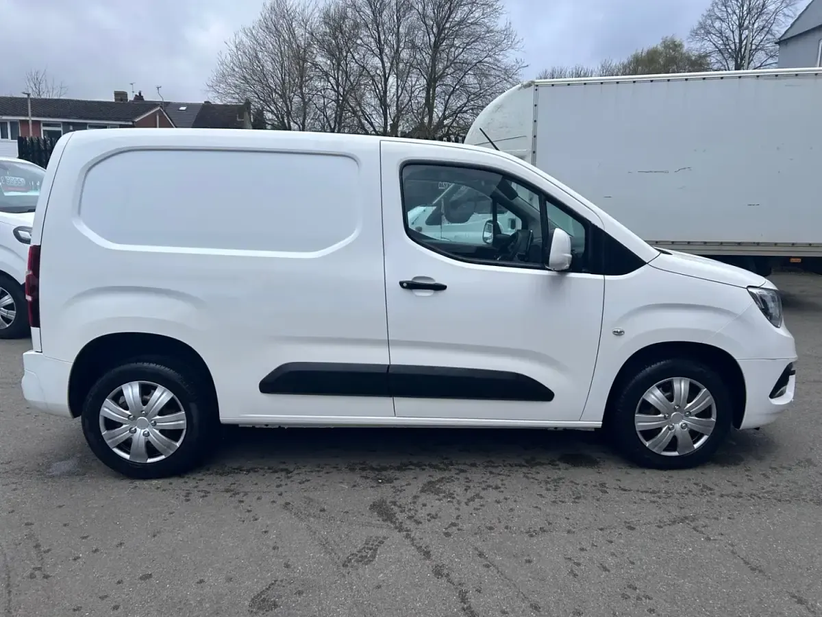 Usado Vauxhall Combo Sportive 100 CV (73 kW) 2021 Blanco Monovolumen
