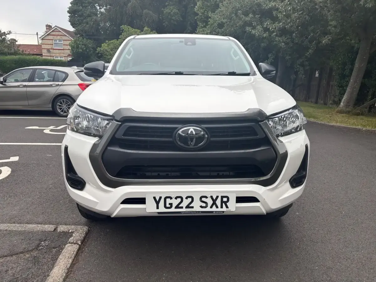 Used Toyota HiLux Active 150 HP (110 kW) 2022 White Pickup