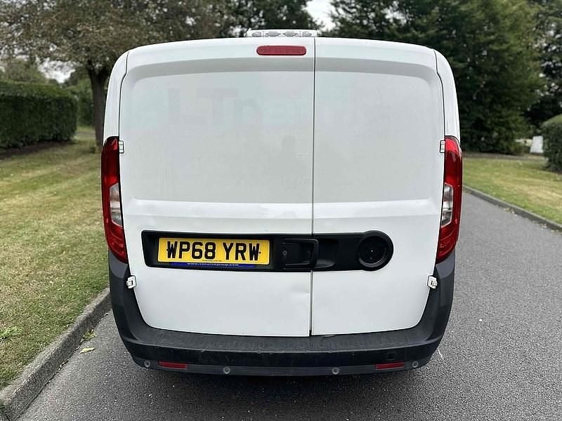 Used Fiat Doblò 95 HP (69 kW) 2018 White MPV