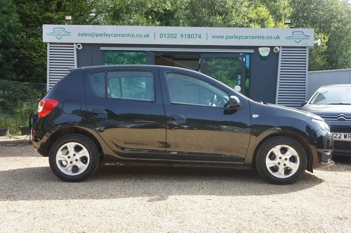 Used Dacia Sandero Lauréate 75 HP (55 kW) 2015 Black Hatchback