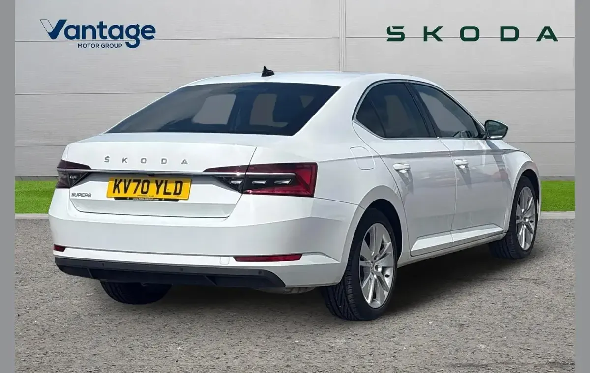 Used Skoda Superb SE L 190 HP (139 kW) 2020 Moon white metallic Hatchback