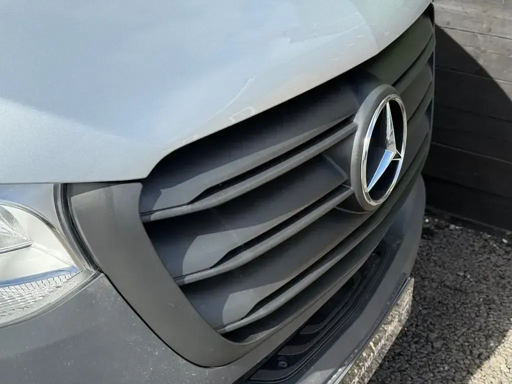 Używany Mercedes Sprinter Progressive 2023 Srebrny Van
