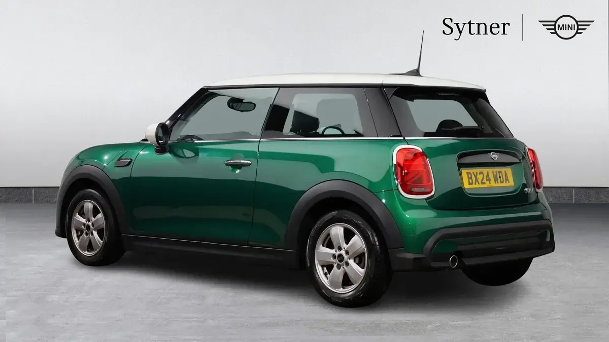 Used Mini Cooper Classic 134 HP (98 kW) 2024 Green Hatchback
