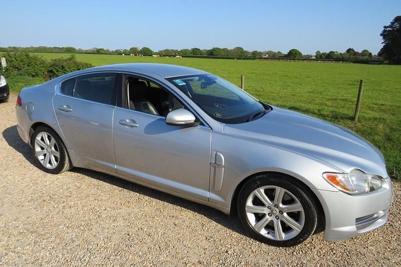 Begagnad Jaguar XF Luxury 2009 Silver Sedan