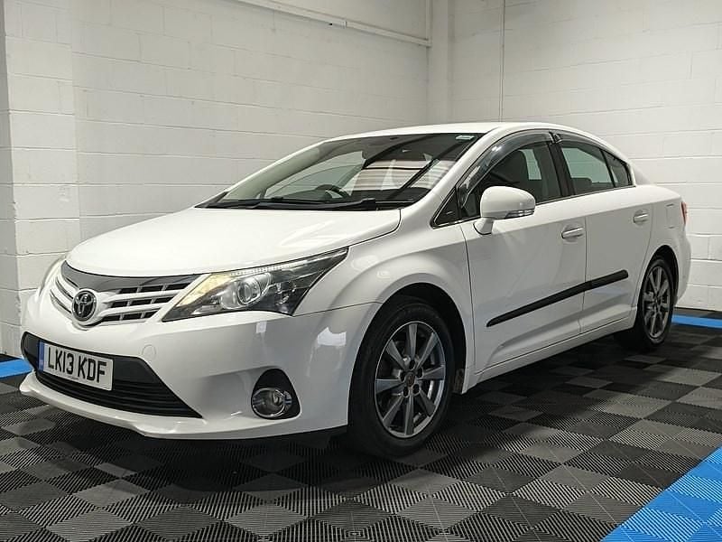 Used Toyota Avensis T4 147 HP (108 kW) 2013 White Sedan