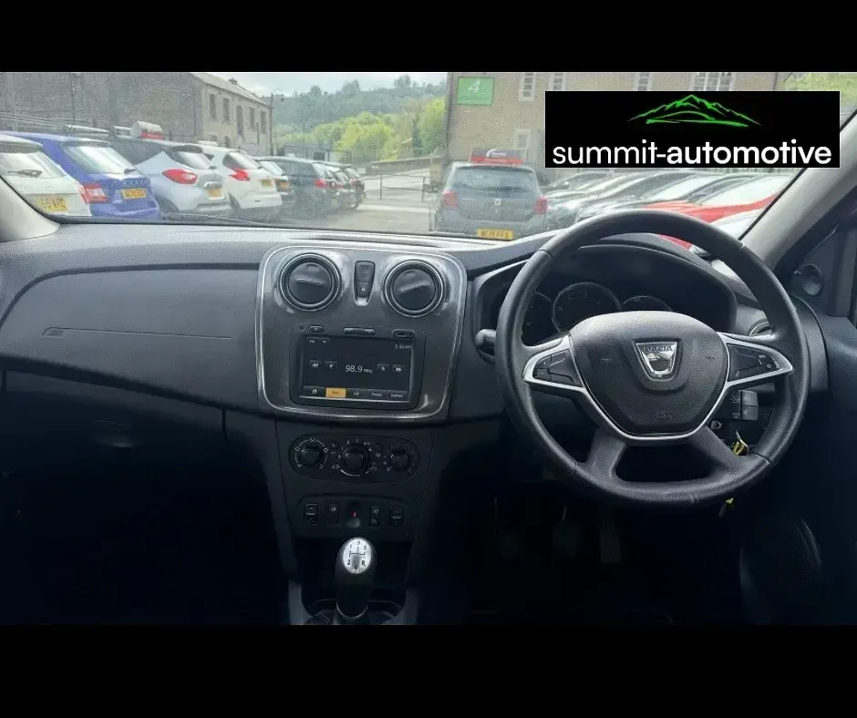 Used Dacia Sandero Essentiel 90 HP (66 kW) 2018 Silver Hatchback