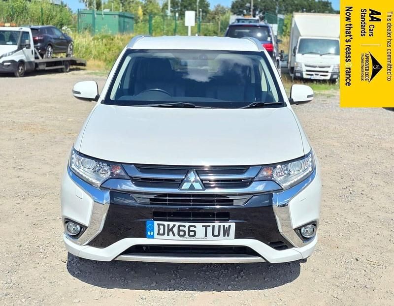 Used Mitsubishi Outlander P-HEV 2016 White SUV
