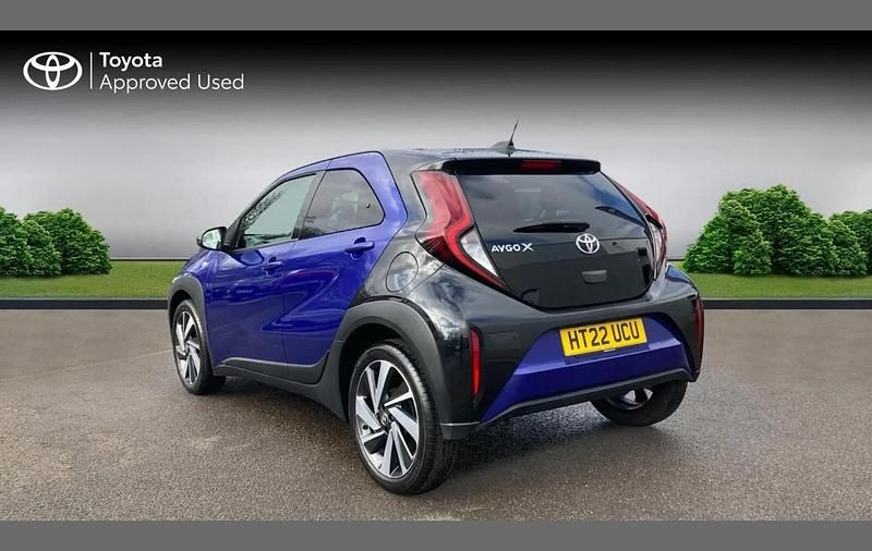 Used Toyota Aygo X 72 HP (52 kW) 2022 Juniper blue bitone SUV