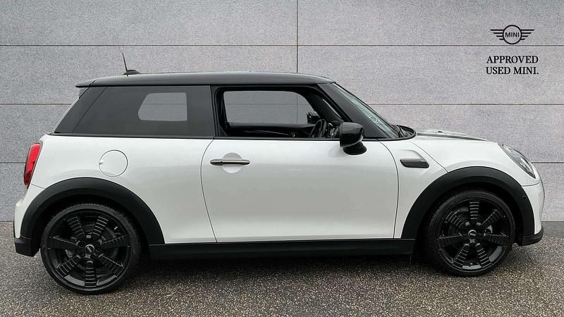 Używany Mini Cooper Hatch 134 KM (98 kW) 2023 Biały Hatchback