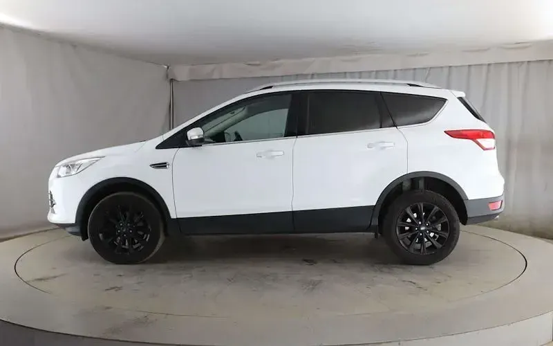 Usado Ford Kuga Titanium 179 HP (131 kW) 2016 Branco SUV