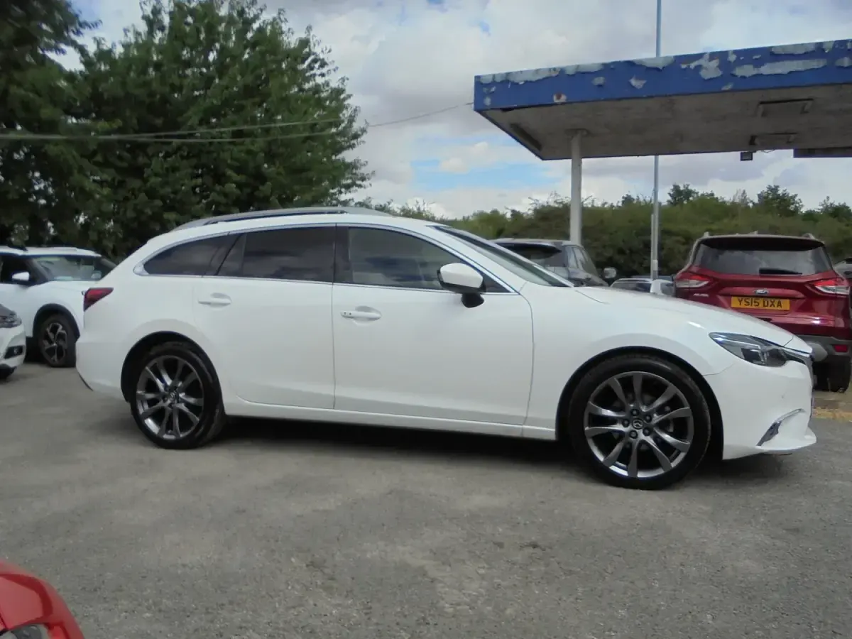 Used Mazda 6 Inclusive 175 HP (128 kW) 2015 White Estate