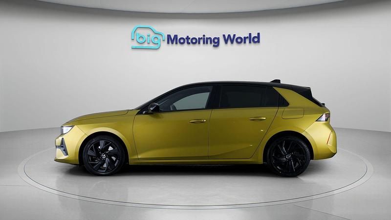 Used Vauxhall Astra GS Line 178 HP (130 kW) 2022 Yellow/black Hatchback