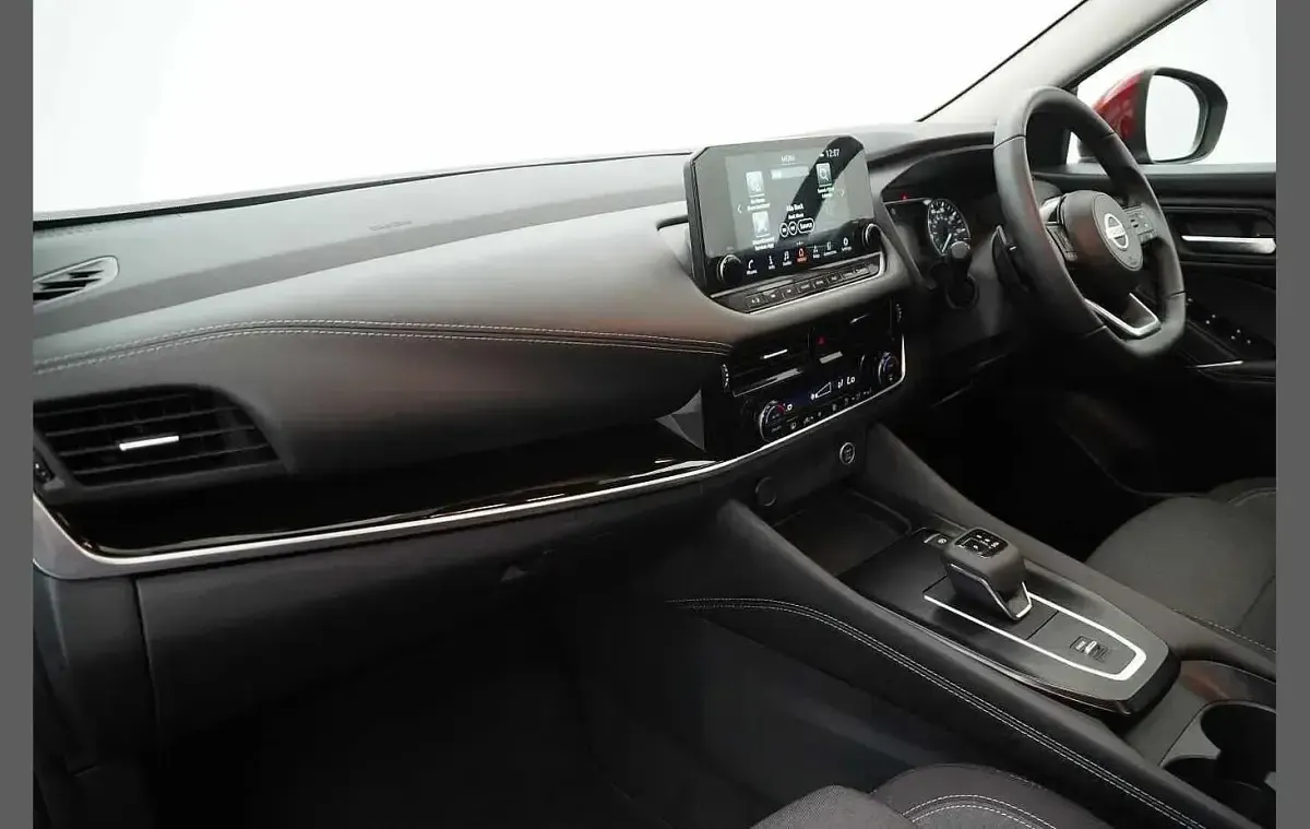 Used Nissan Qashqai N-Connecta 155 HP (114 kW) 2022 Red SUV
