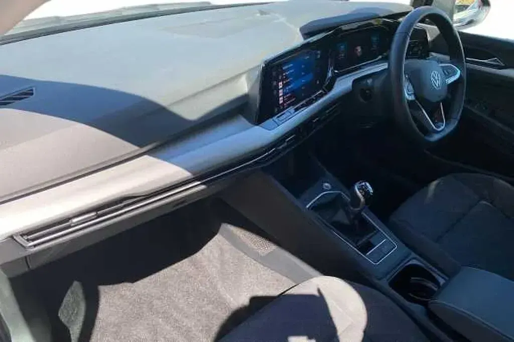 Second-hand VW Golf VIII 130 CP (95 kW) 2024