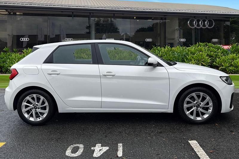 Used Audi A1 Sport 95 HP (69 kW) 2021 White SUV