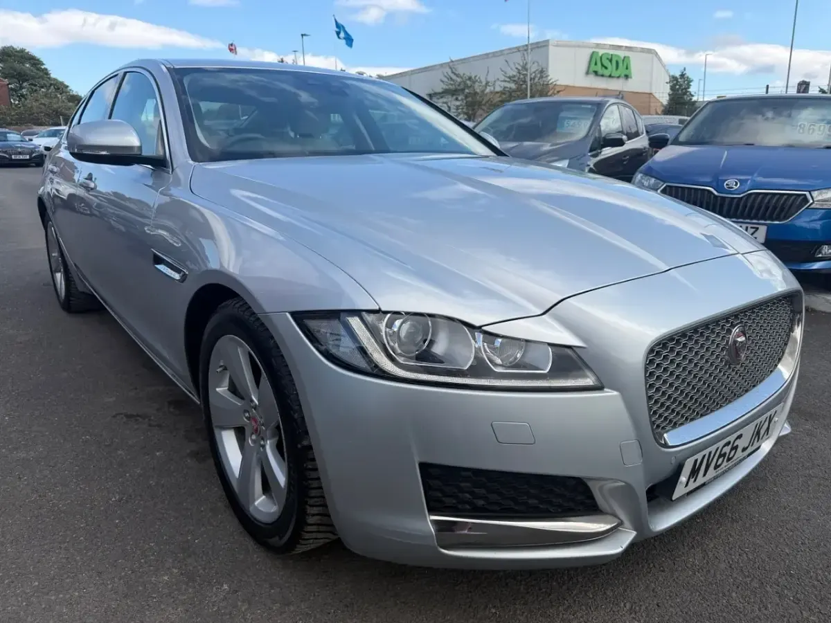 Used Jaguar XF Portfolio 180 HP (132 kW) 2016 Silver Sedan