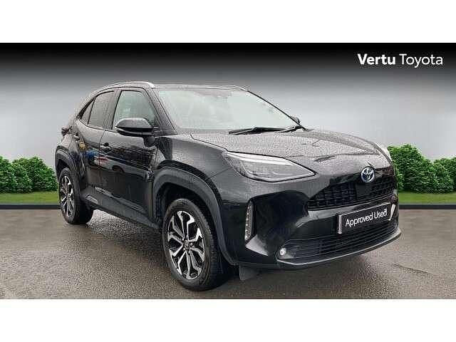 Black Used 2022 Toyota Yaris Hybrid Design SUV | £17,607 (Fair price) - Image 1/4