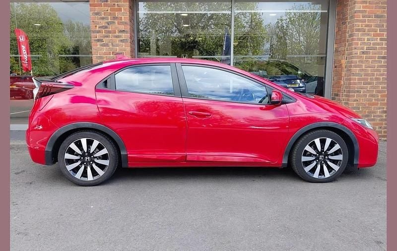 Used Honda Civic SE Plus 139 HP (102 kW) 2016 Red Hatchback