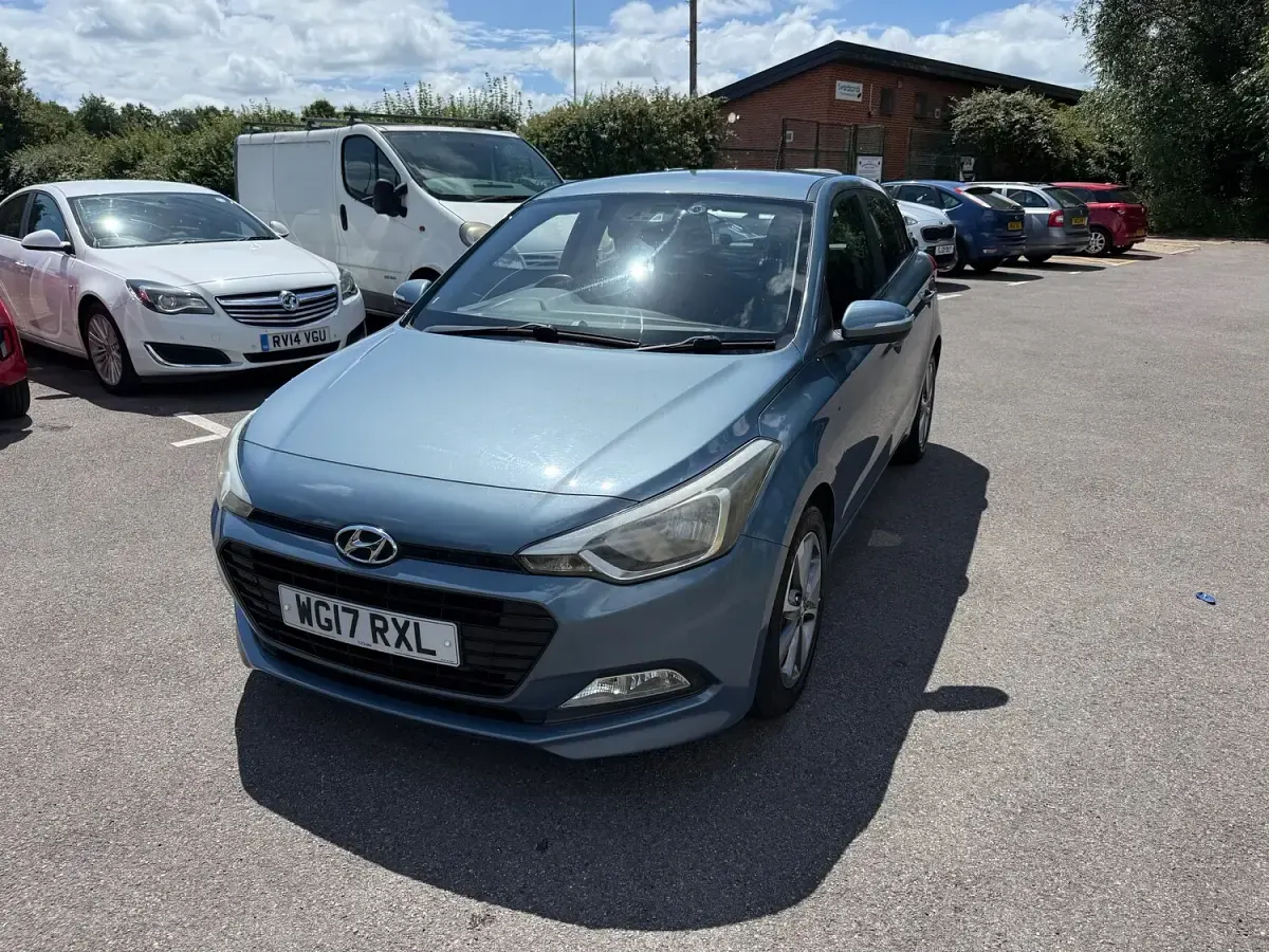 Used Hyundai i20 Edition 100 HP (73 kW) 2017 Blue Hatchback