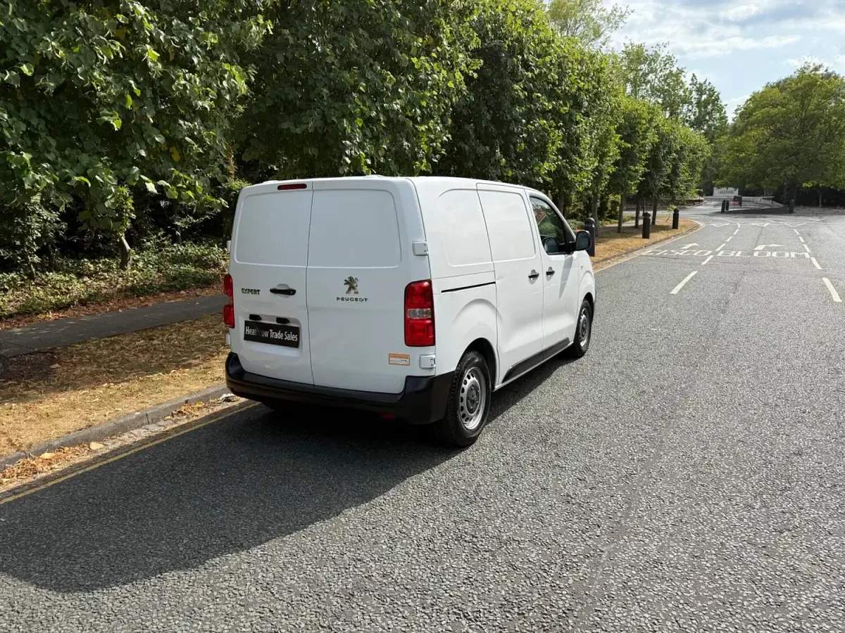 Used Peugeot Expert 2021 White Van