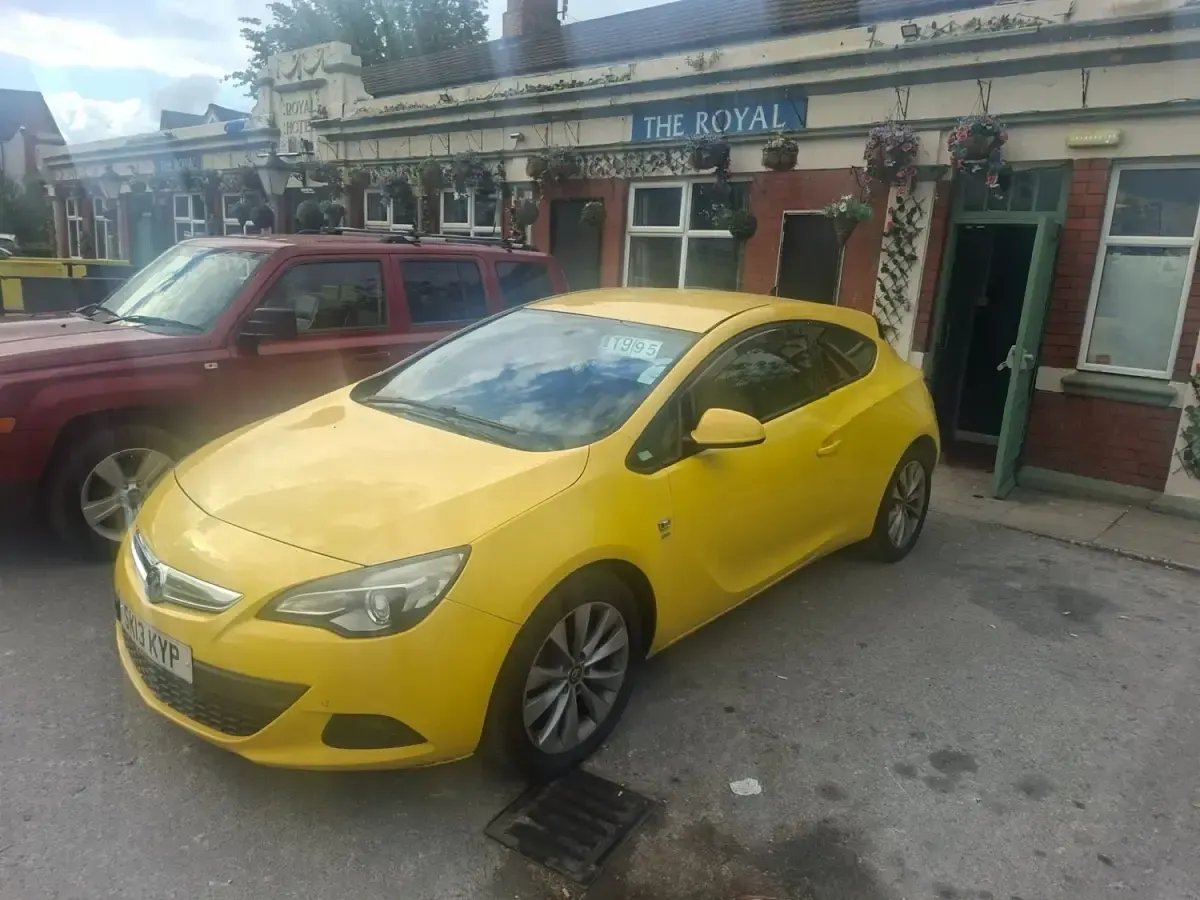 Second-hand Vauxhall Astra GTC SRi 2013 Galben Hatchback
