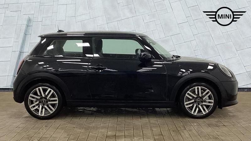Used Mini Cooper Hatch 113 kW (154 HP) 2025 Black Hatchback