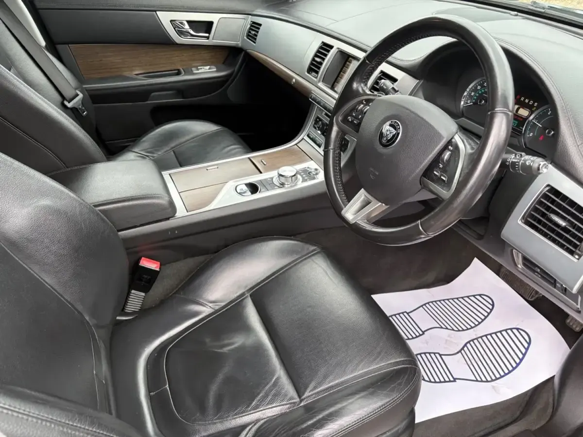 Second-hand Jaguar XF Luxury 2014 Negru Break