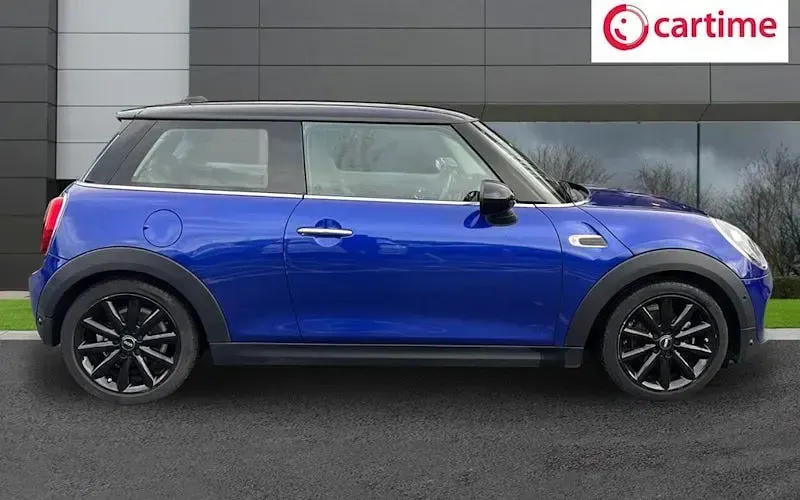 Used Mini Cooper Classic 136 HP (100 kW) 2020 Blue Hatchback