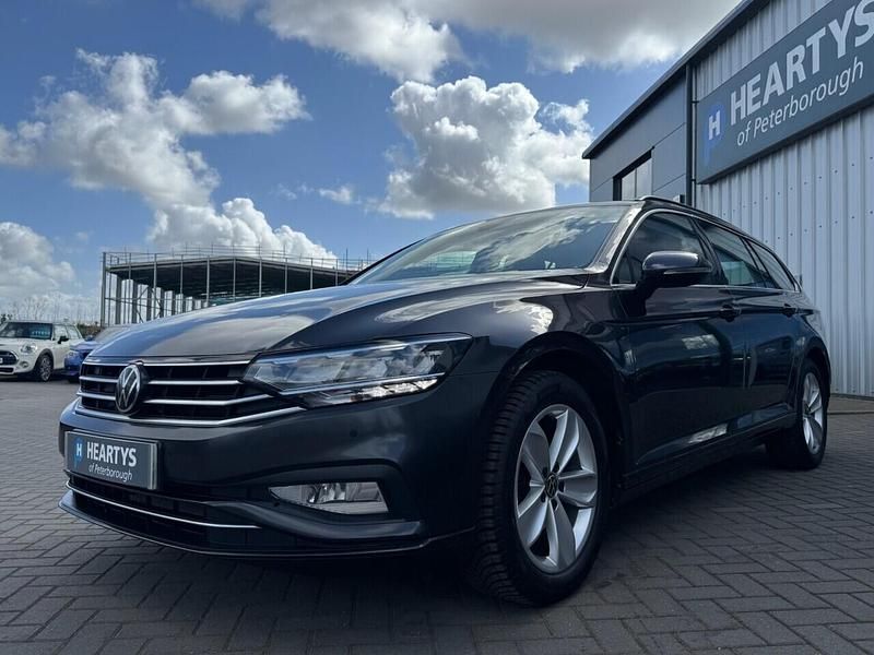 Usado VW Passat SE 150 HP (110 kW) 2022 Cinzento Carrinha